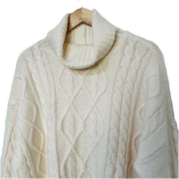 Abercrombie & Fitch Cable Knit Chunky Turtleneck Sweater Size M Fisherman Preppy - Picture 3 of 7